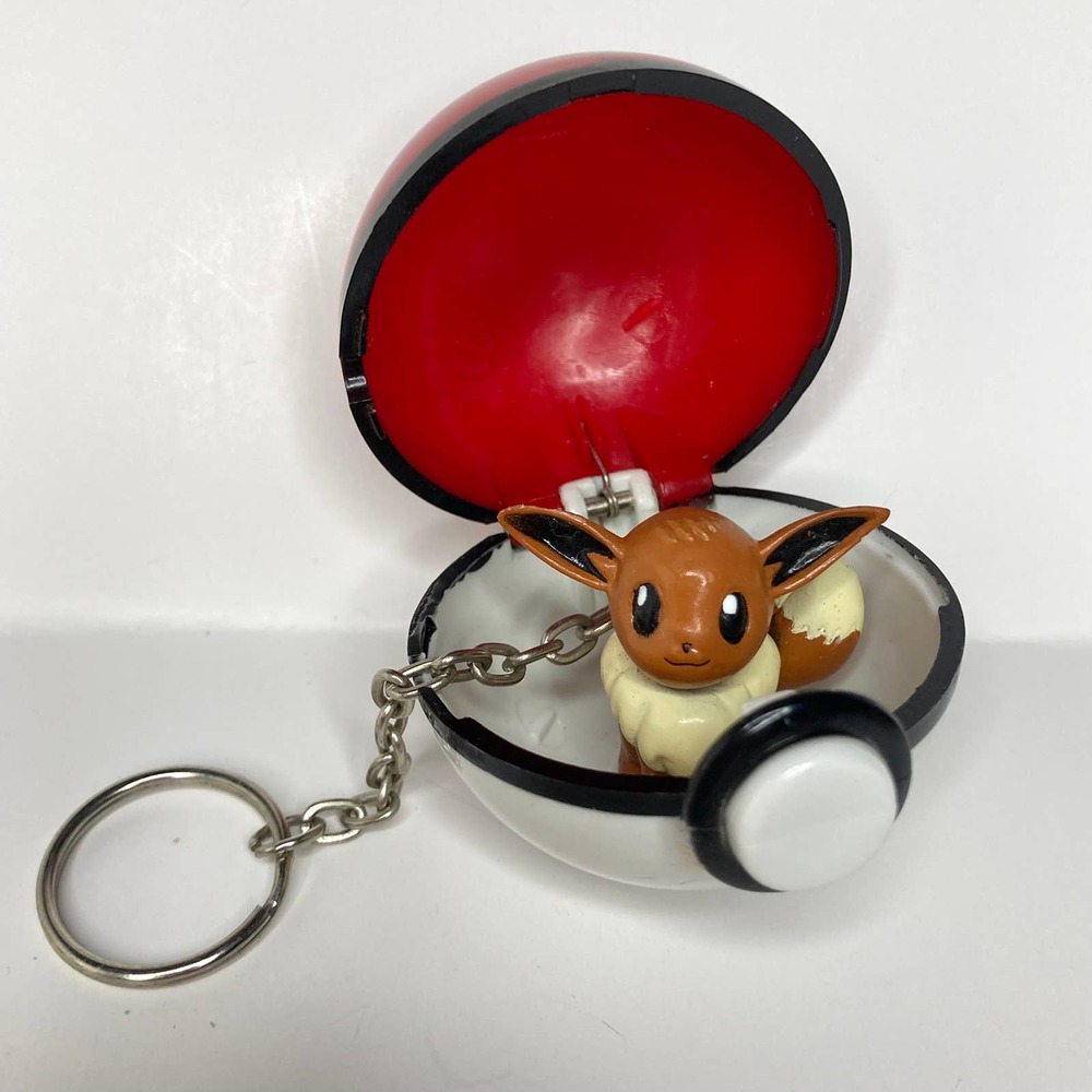 Vintage Eevee Pokemon Keychain Figure Nintendo Basic Fun